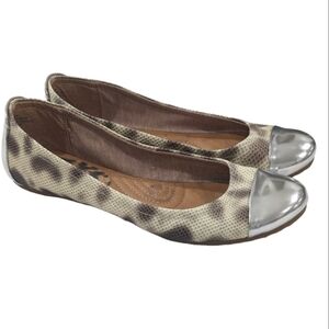 Baretraps Women Animal Print Silver Round Toe Slip On Flats Shoes Casual Size 8